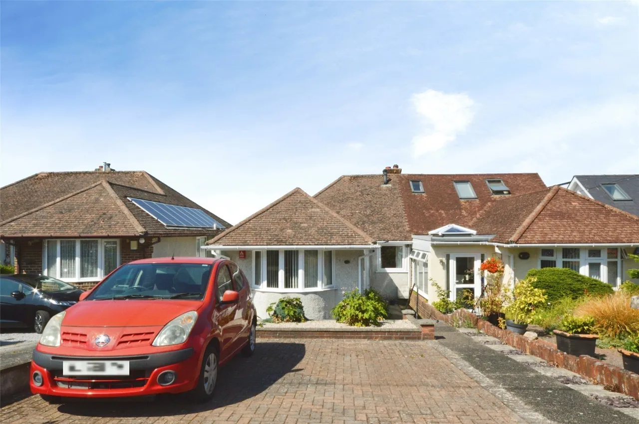 3 bed property for sale — Marina Road, Plymouth, Devon, PL5