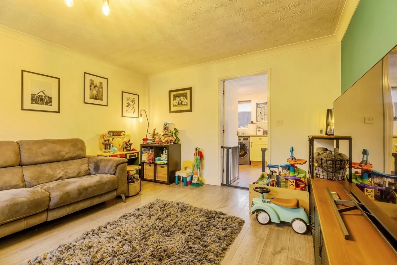 Fieldfare Court, Chorley, Lancashire, PR7, photo 3