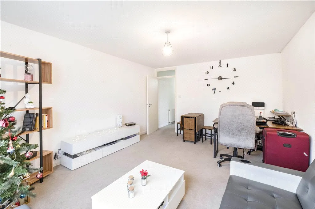 Upper Richmond Road, London, SW15, photo 2