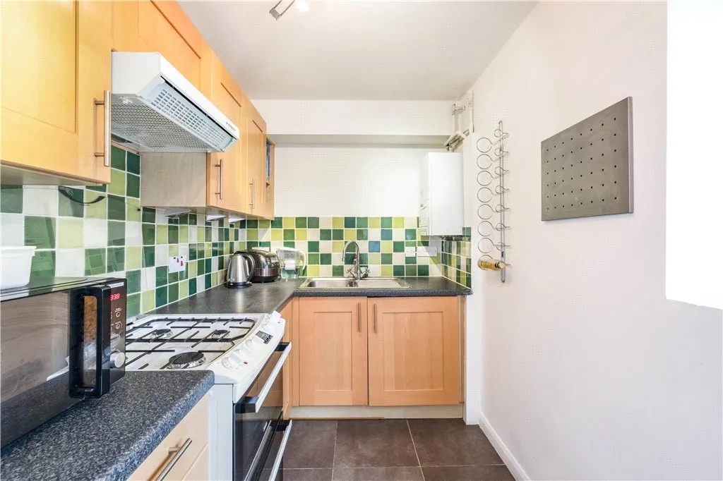 Upper Richmond Road, London, SW15, photo 5