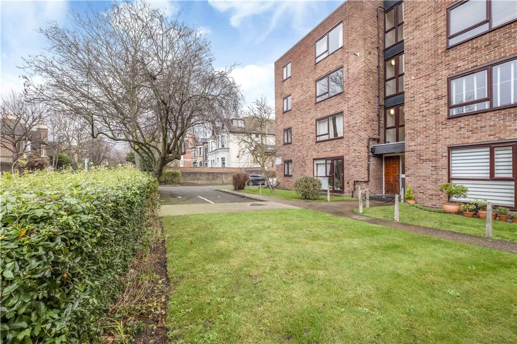 Upper Richmond Road, London, SW15, photo 8