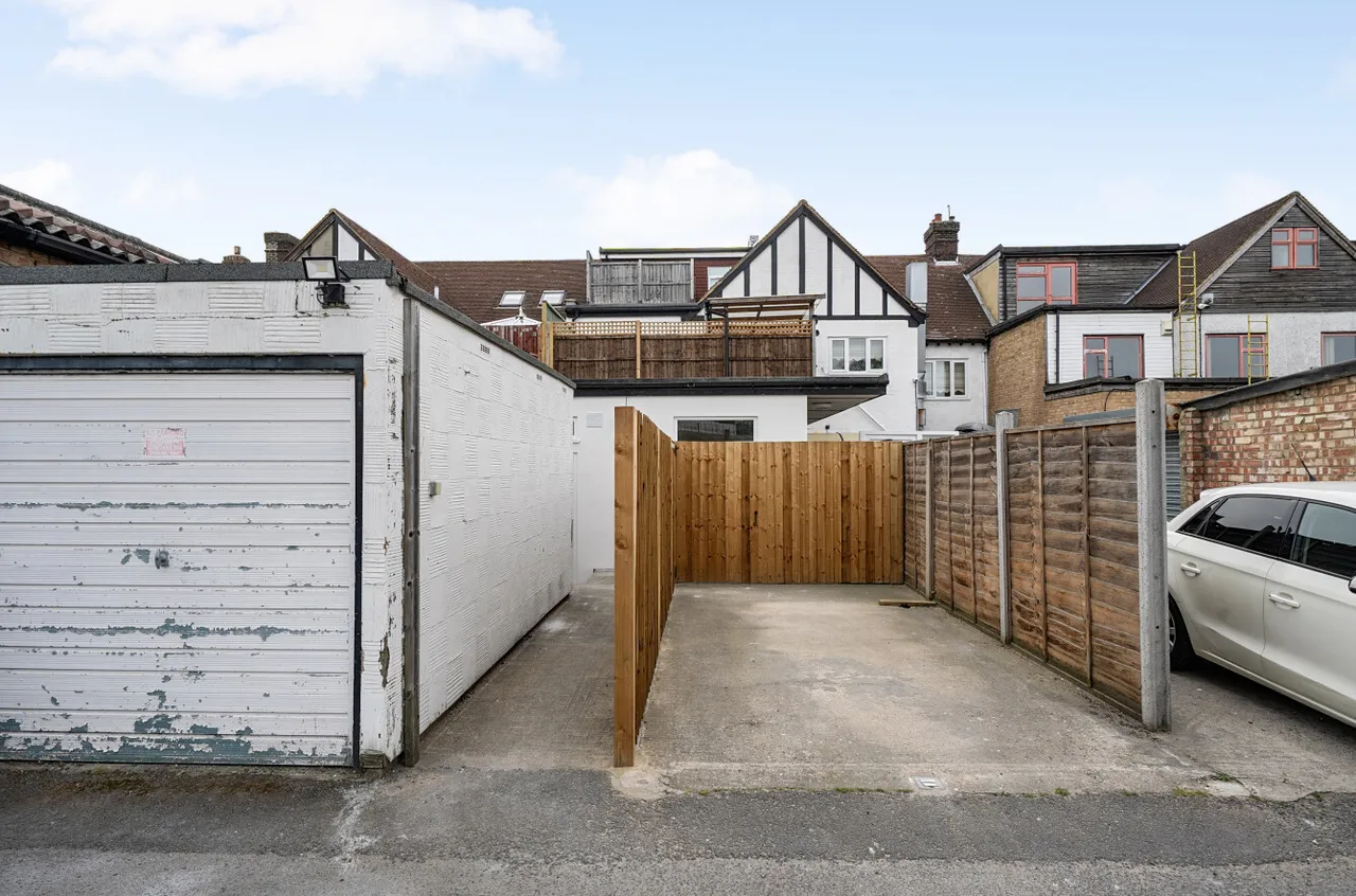 Pickford Lane, Bexleyheath, DA7, photo 21