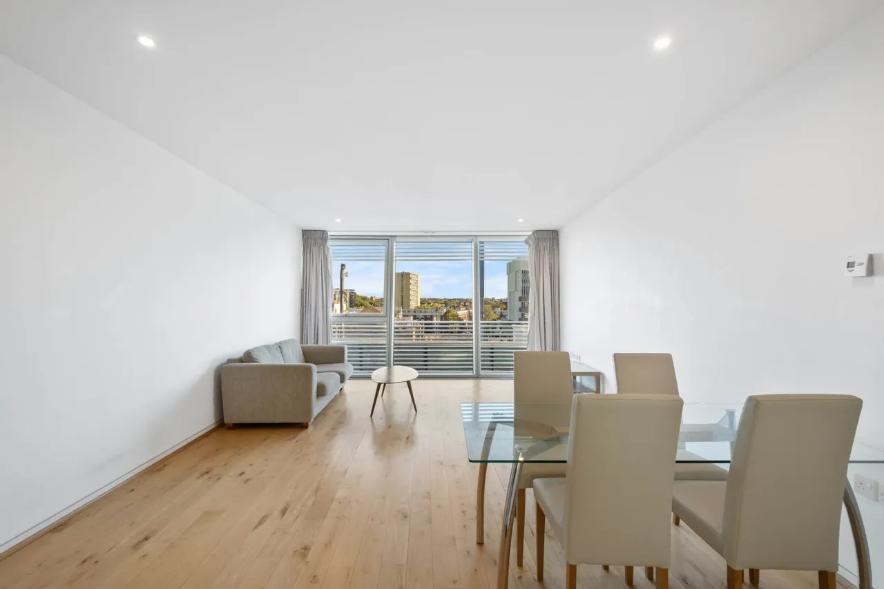 1 bed flat to rent, Hester Road, Albion Riverside, SW11