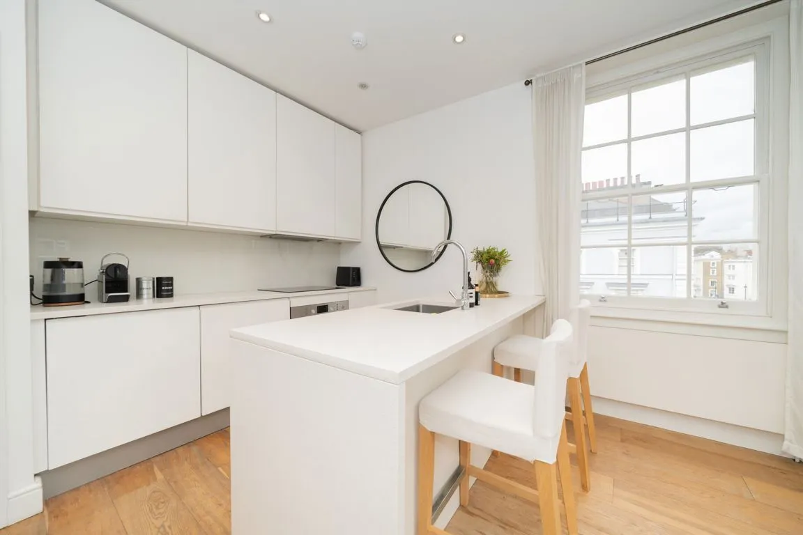 2 bed property for sale, Belgrave Road, Pimlico, SW1V