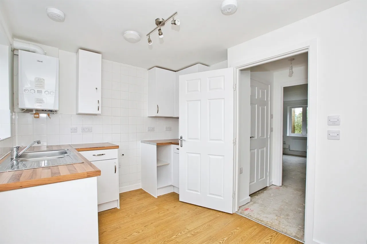 Pipit Way, Houndstone, Yeovil, photo 4