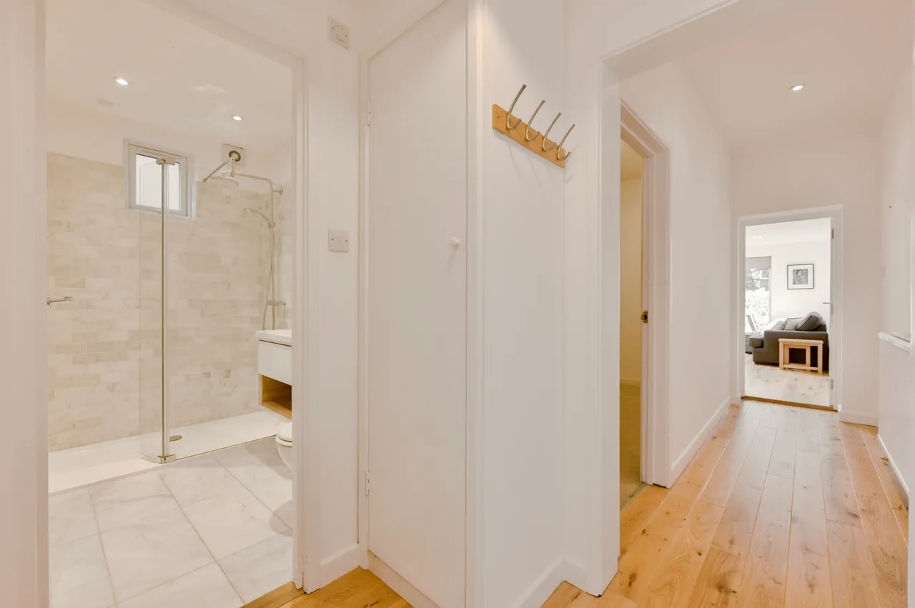 Flat G1, 12 Grange Park, London, photo 9