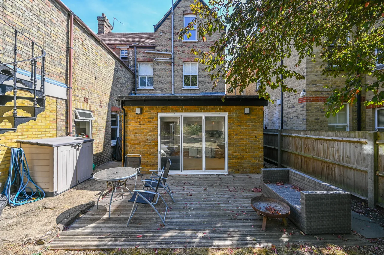 Flat G1, 12 Grange Park, London, photo 11