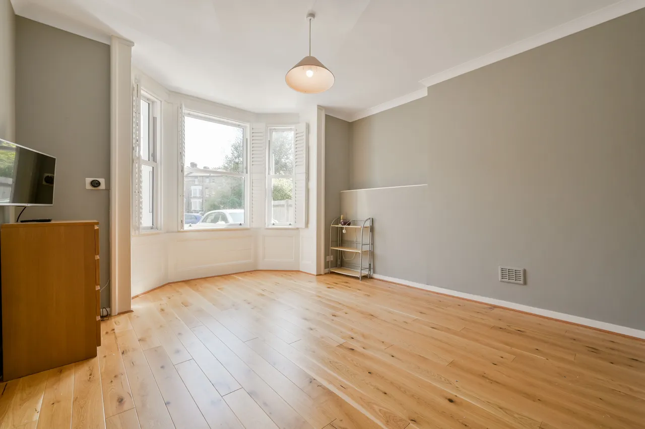 Flat G1, 12 Grange Park, London, photo 7