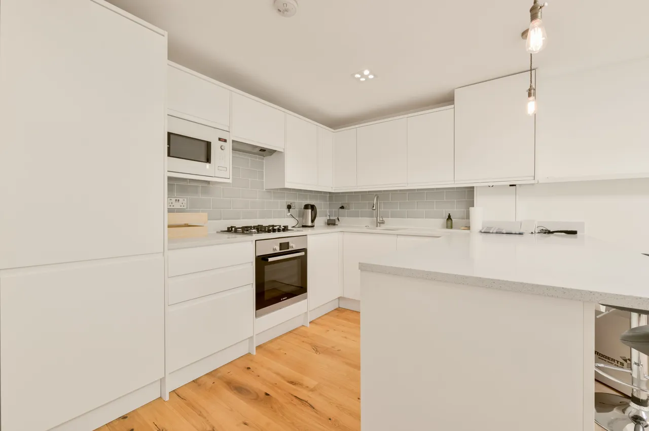 Flat G1, 12 Grange Park, London, photo 4