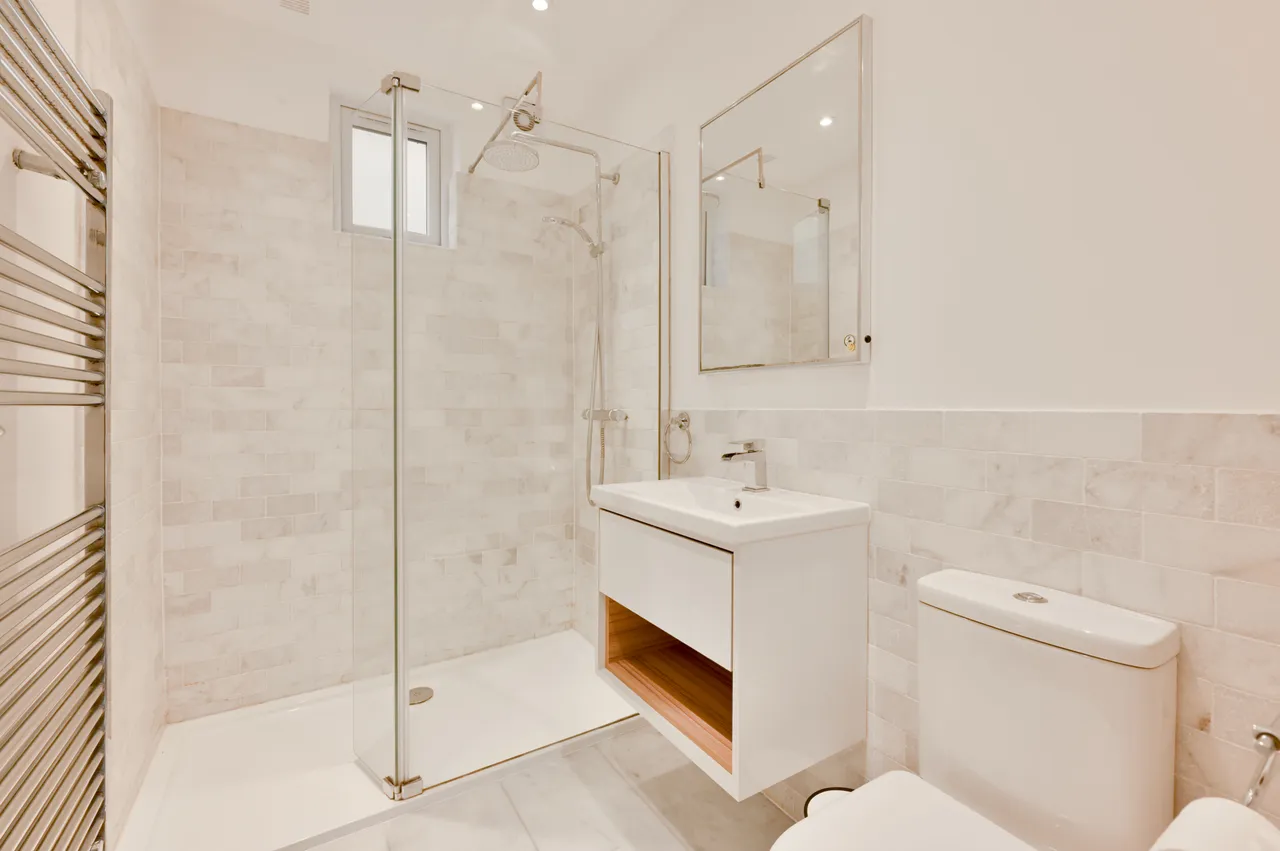Flat G1, 12 Grange Park, London, photo 8