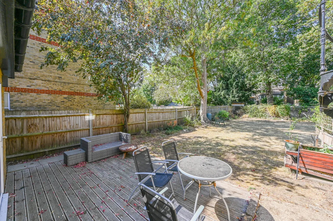 Flat G1, 12 Grange Park, London, photo 10