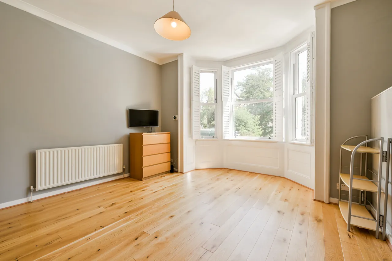 Flat G1, 12 Grange Park, London, photo 5
