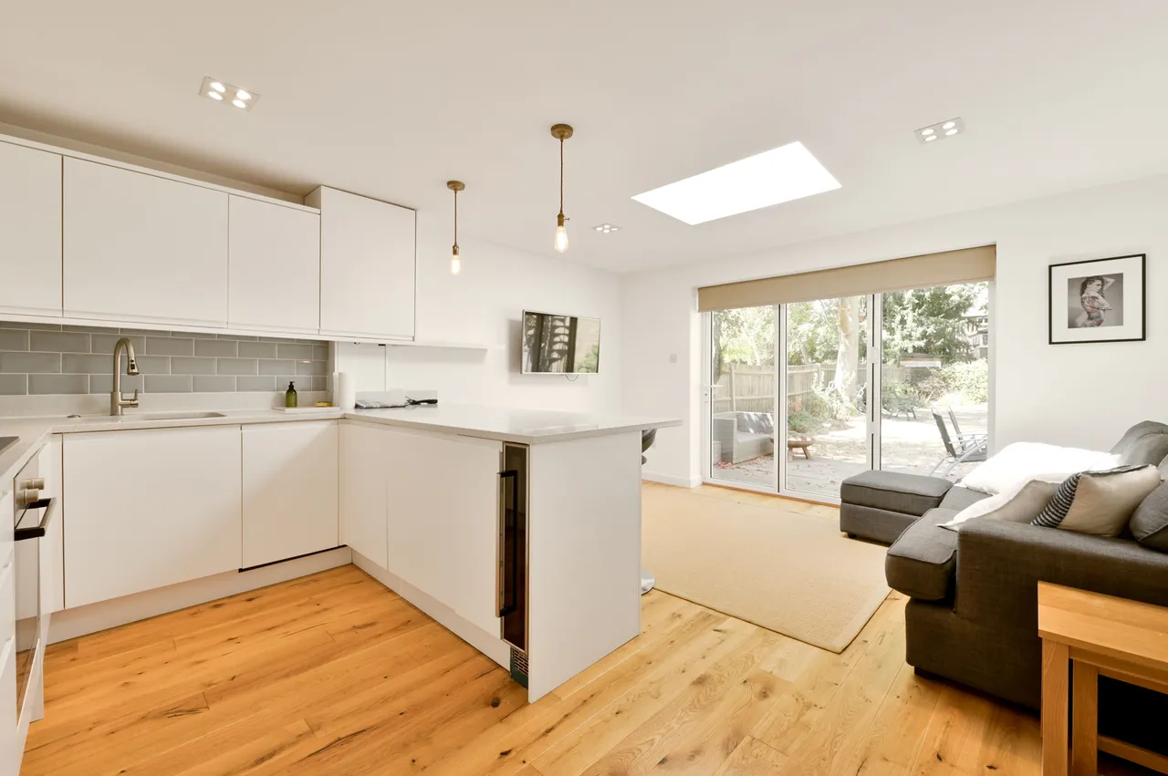 Flat G1, 12 Grange Park, London, photo 2