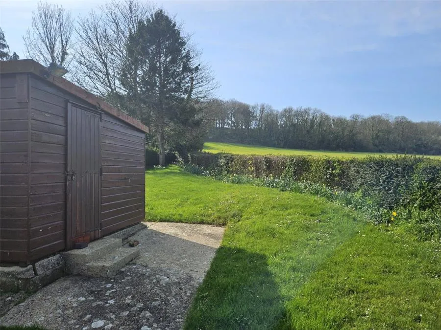 Alvington Road, Newport, PO30, photo 12