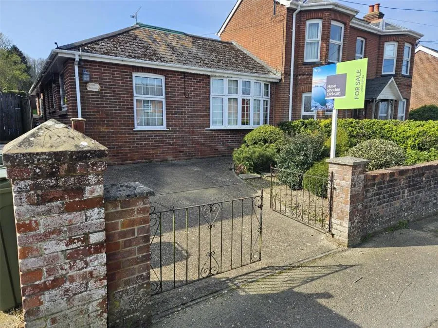 3 bed house for sale, Alvington Road, Newport, PO30