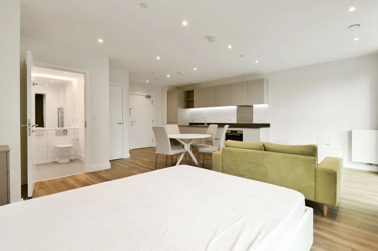 Brentford, TW8, photo 20