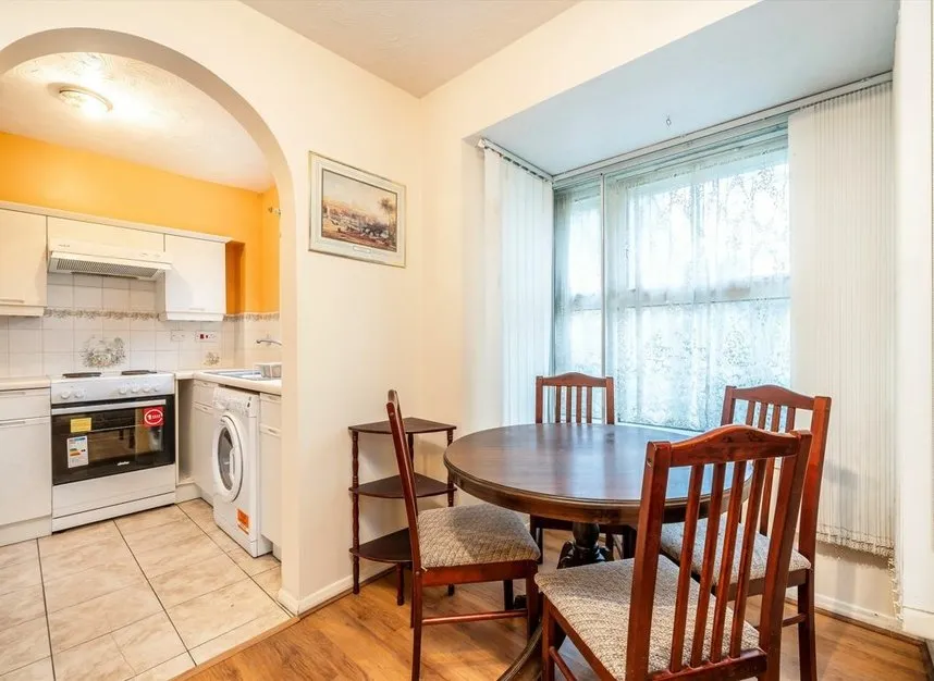 Taylor Close, Hounslow, TW3, photo 4