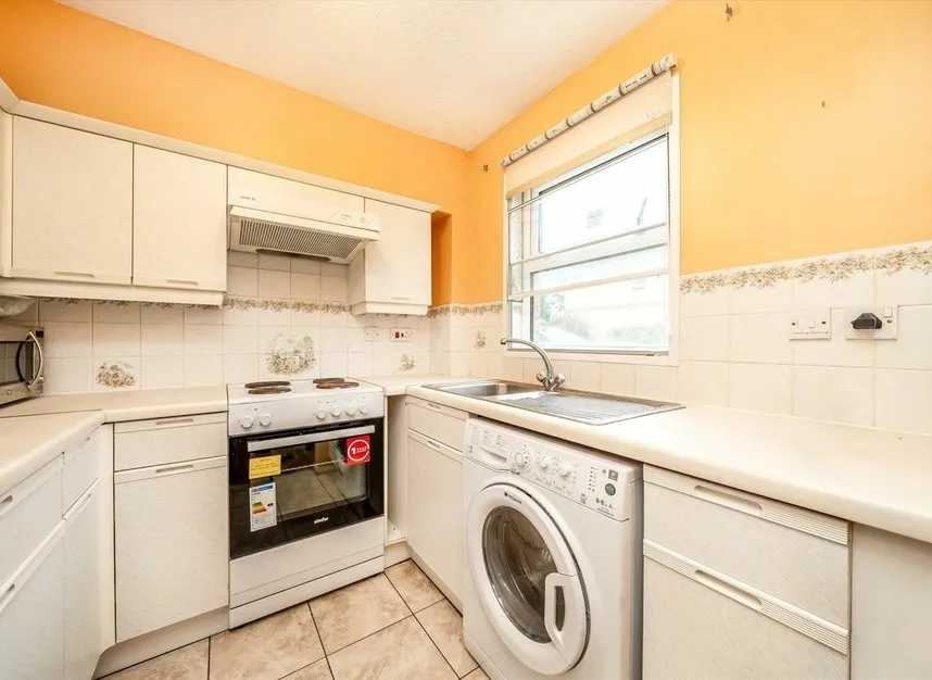 Taylor Close, Hounslow, TW3, photo 3