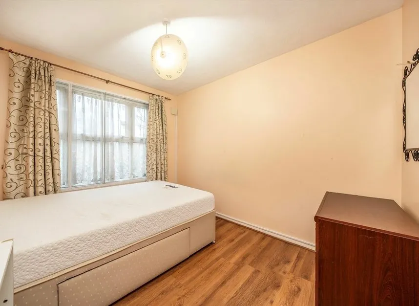 Taylor Close, Hounslow, TW3, photo 6