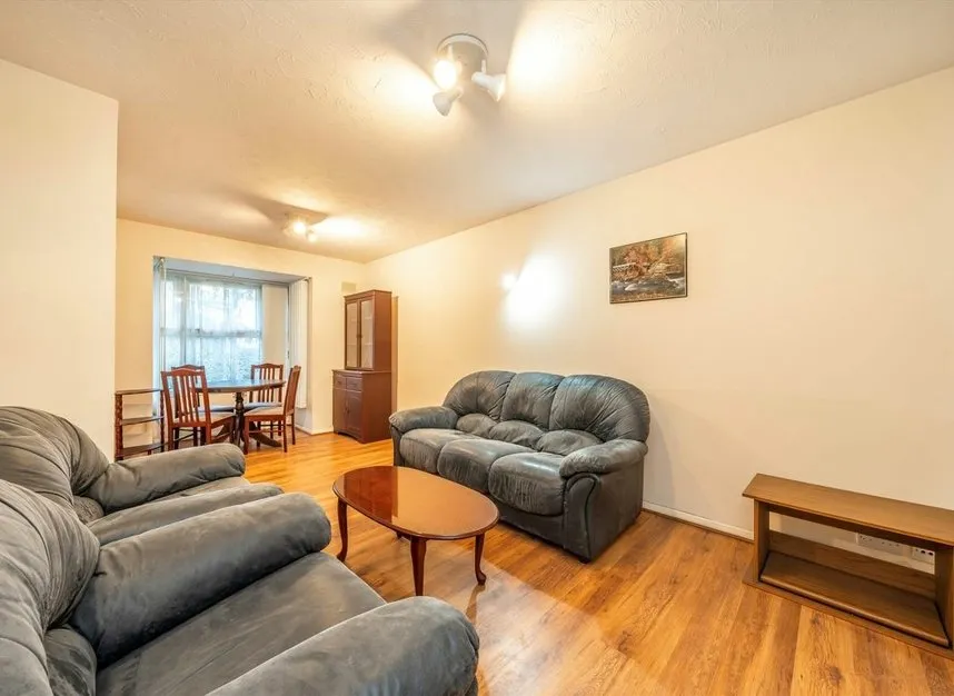 Taylor Close, Hounslow, TW3, photo 2
