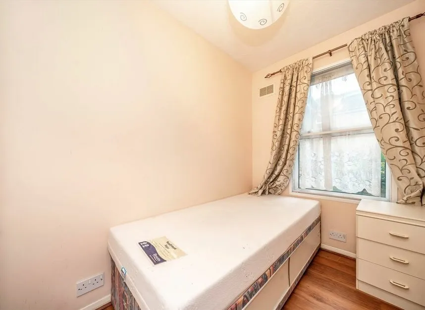 Taylor Close, Hounslow, TW3, photo 5