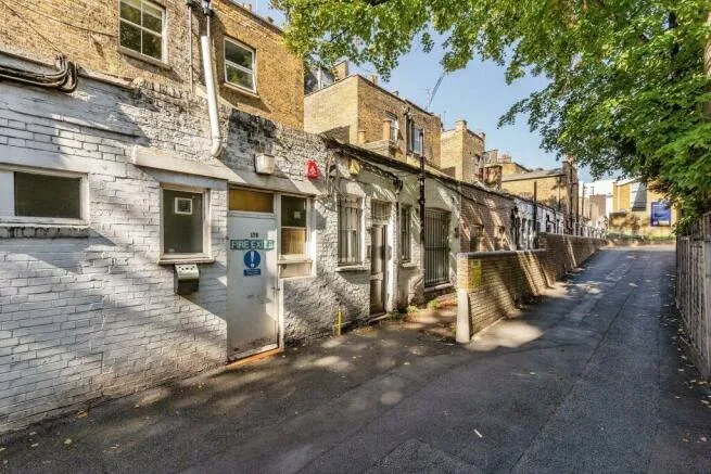 Finchley Road, London, NW3, photo 4