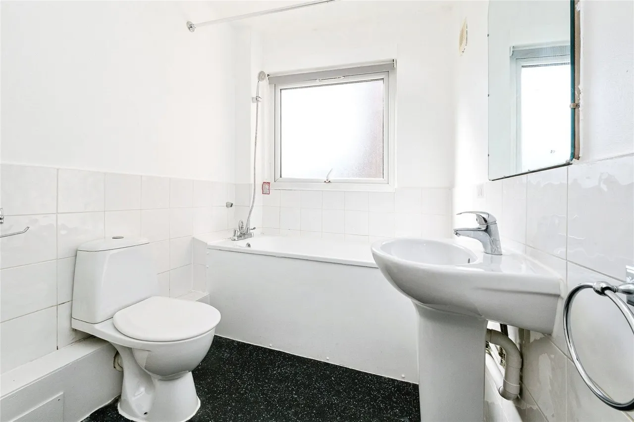 Wingrave Crescent, Brentwood, Essex, CM14, photo 11