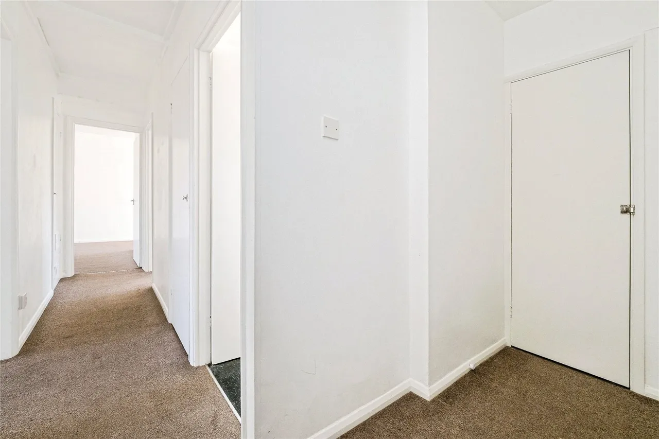 Wingrave Crescent, Brentwood, Essex, CM14, photo 9