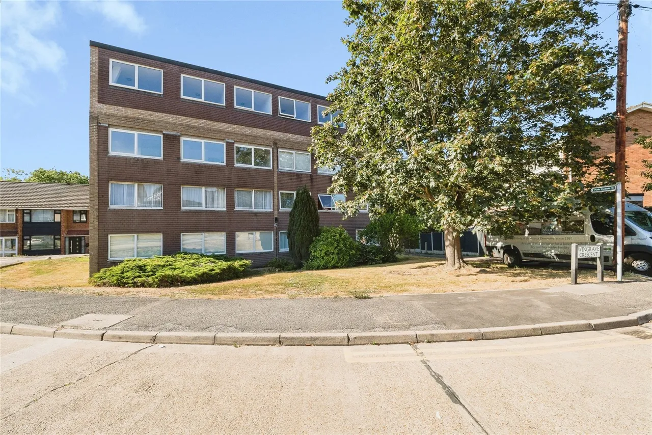 2 bed flat for sale — Wingrave Crescent, Brentwood, Essex, CM14