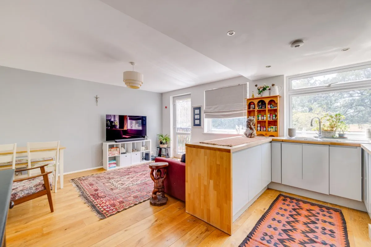 1 bed flat for sale, Harrowdene Gardens, Teddington, TW11