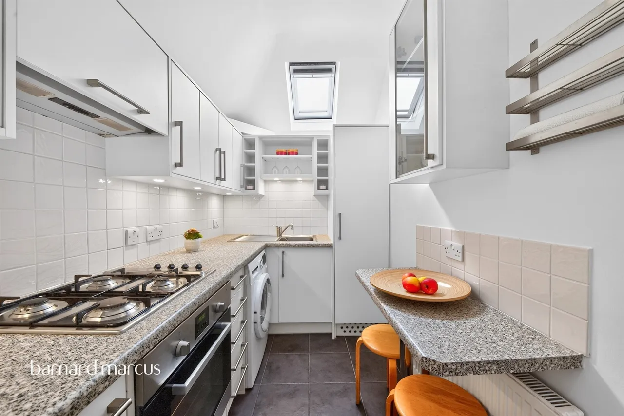 Oakleigh Park South, London, photo 10