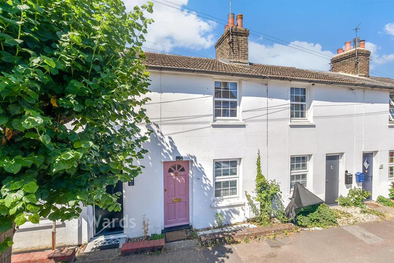 2 bed house for sale, Priory Street, Tonbridge, TN9