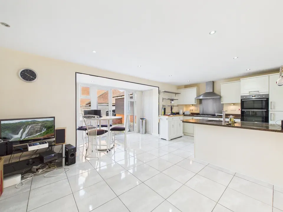 Harding Lane, Broadbridge Heath, Horsham, photo 3
