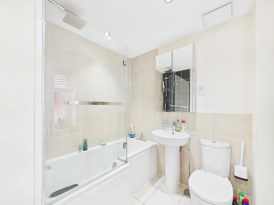 Harding Lane, Broadbridge Heath, Horsham, photo 8