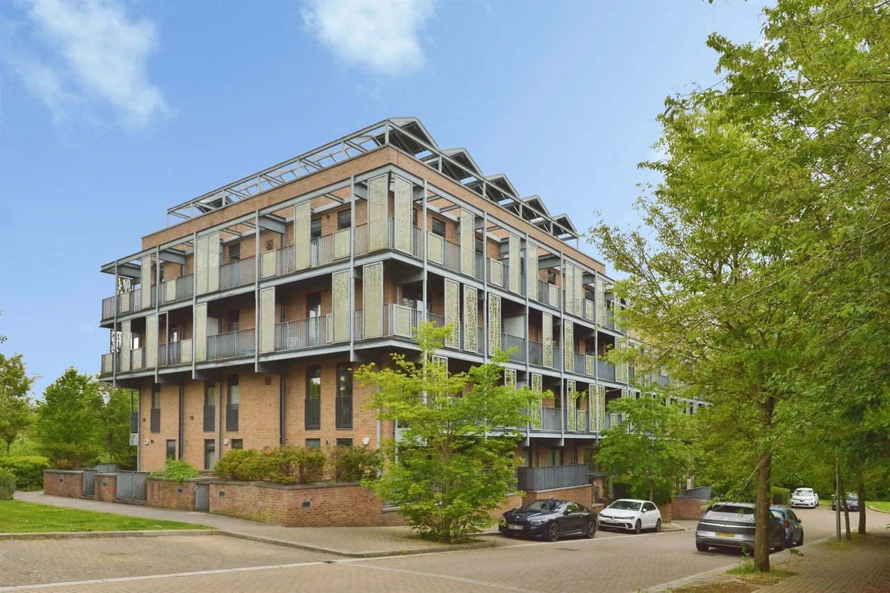 2 bed flat for sale — Dalgin Place, Campbell Park, Milton Keynes