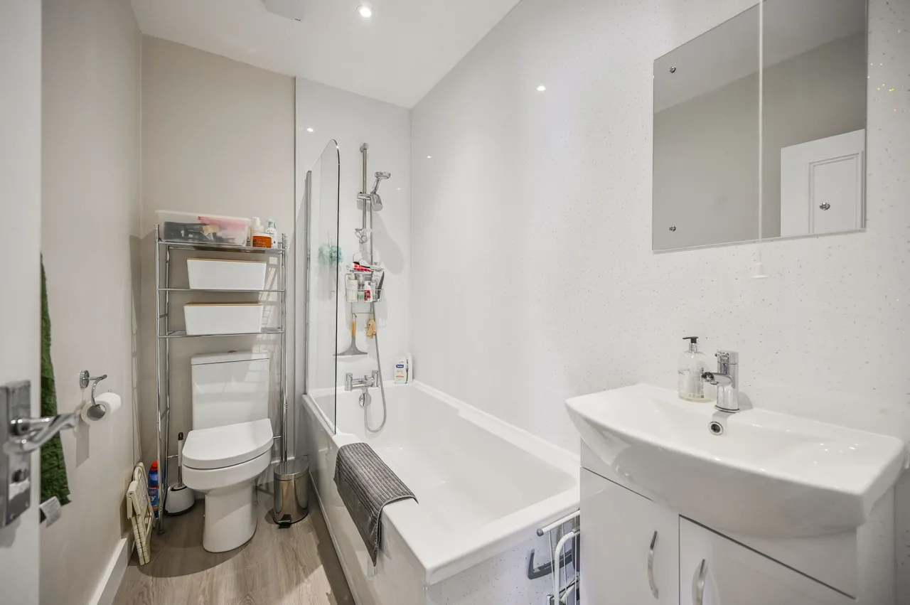 First Floor Flat, 35 Oakfield Road, London, photo 5