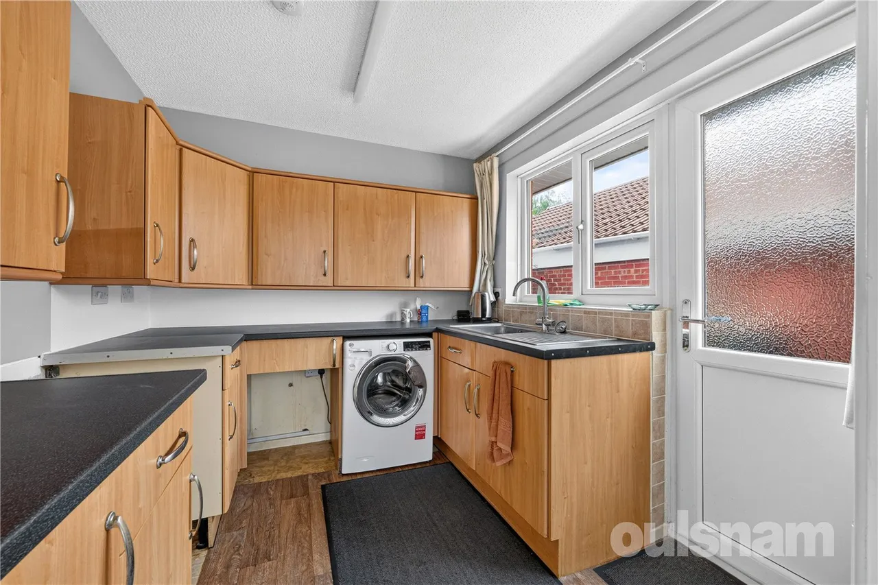 Rednal Mill Drive, Rednal, Birmingham, West Midlands, B45 8XZ, photo 2