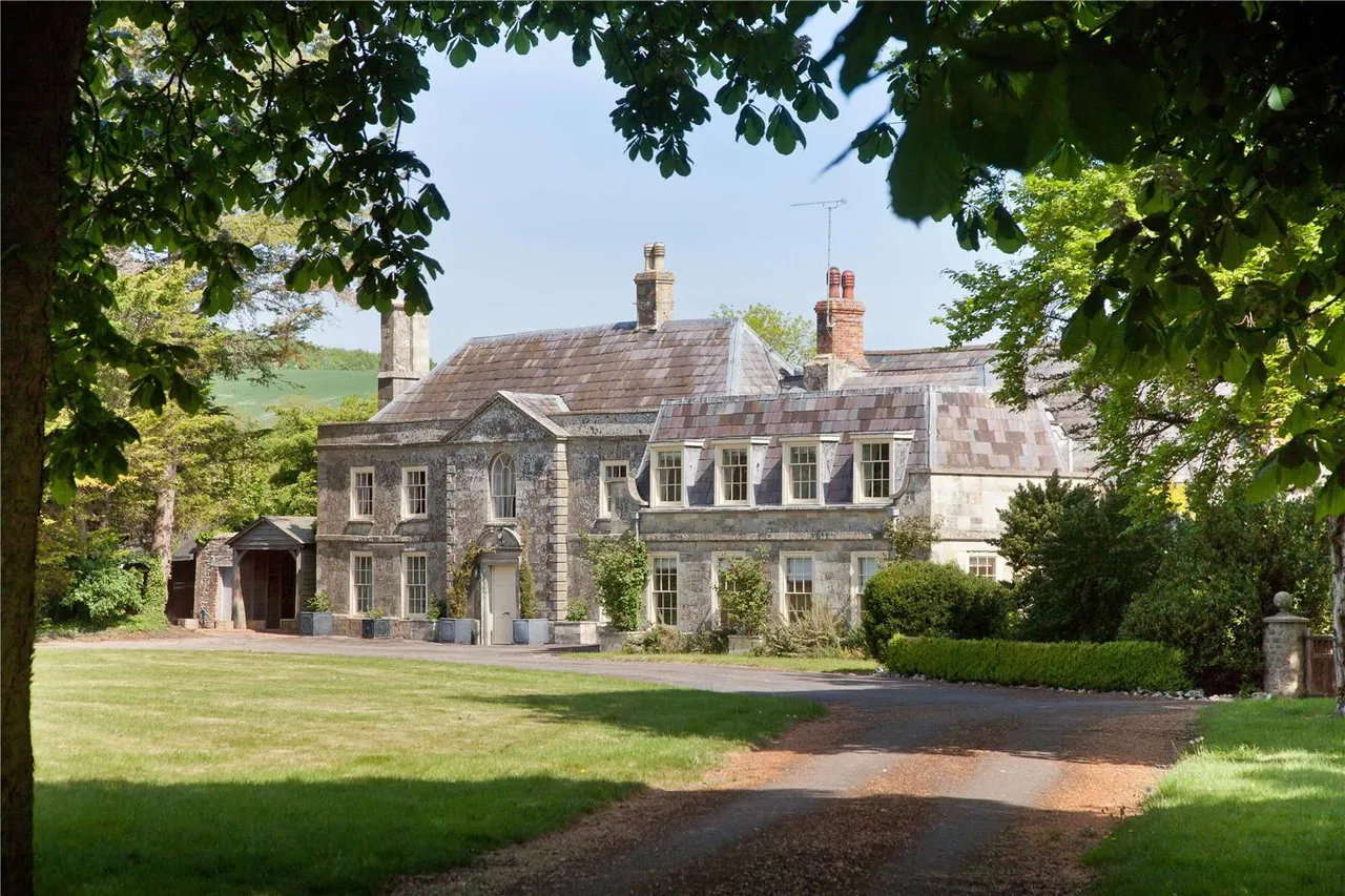 The Bapton Manor Estate, Bapton Manor, Bapton, Warminster, BA12 0SB, photo 2