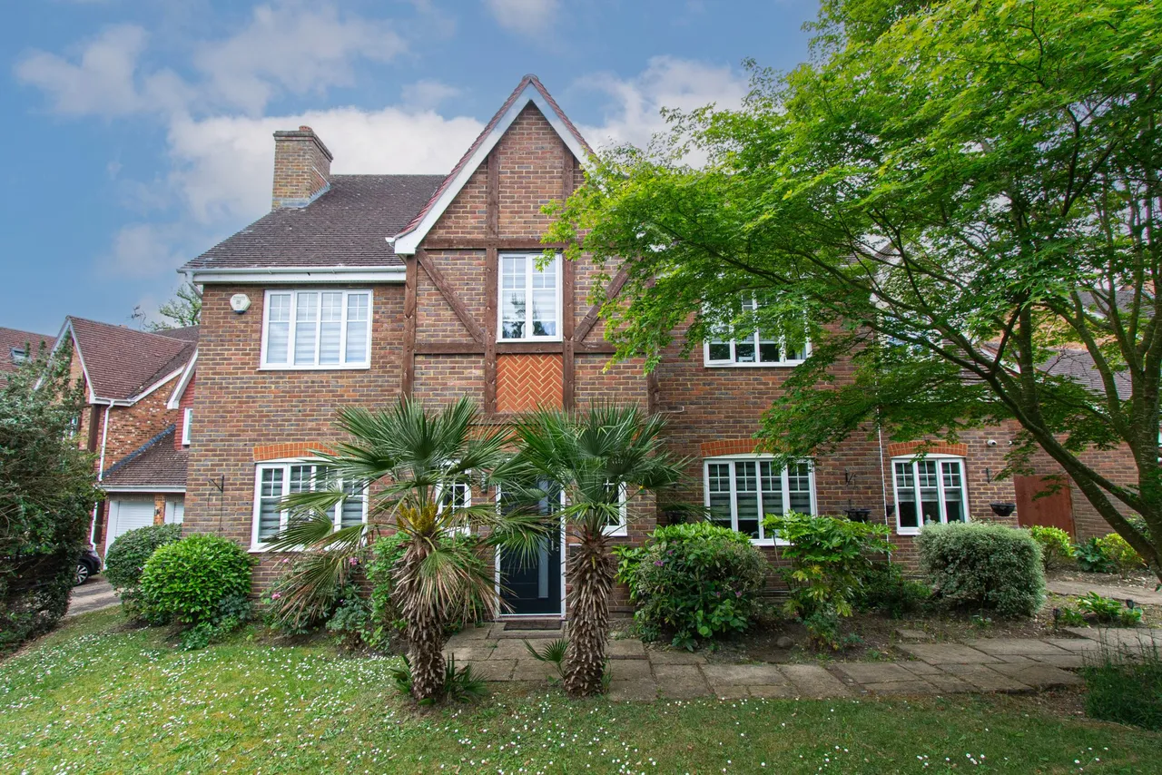 5 bed house for sale — Kimpton Drive, Fleet, GU51 1DL