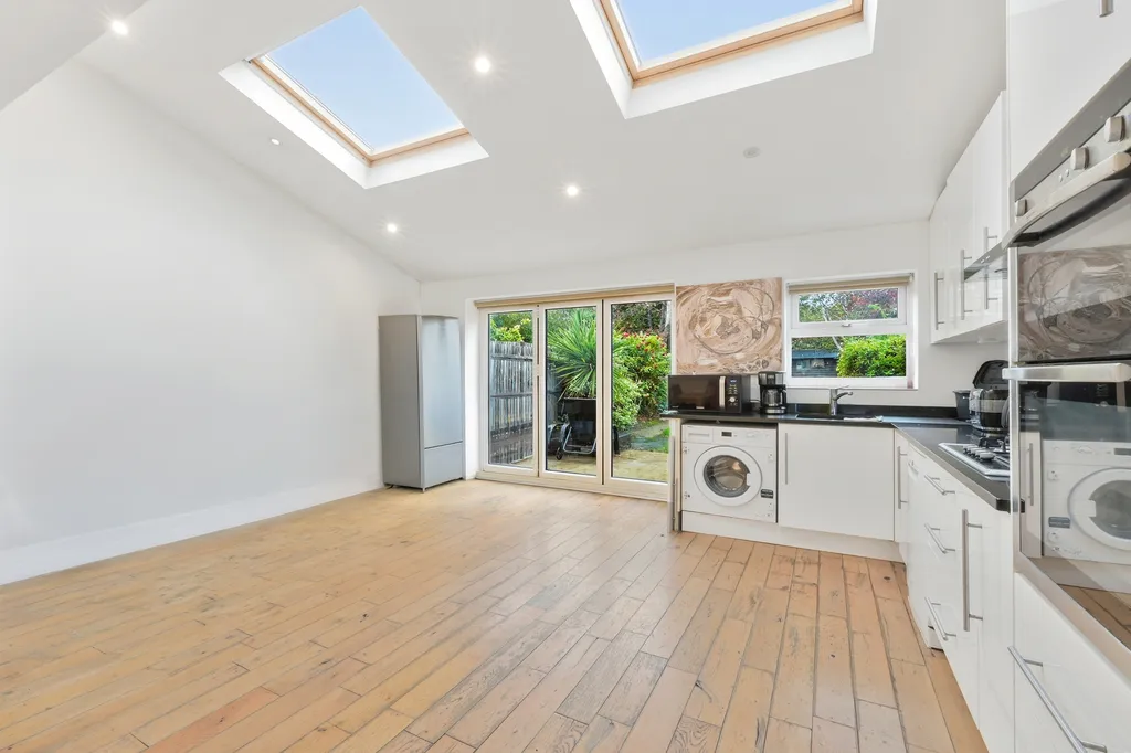 4 bed house to rent, Faraday Road, London, SW19