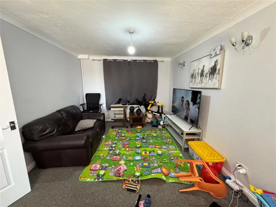 Becontree Close, Clacton-on-Sea, CO15, photo 3