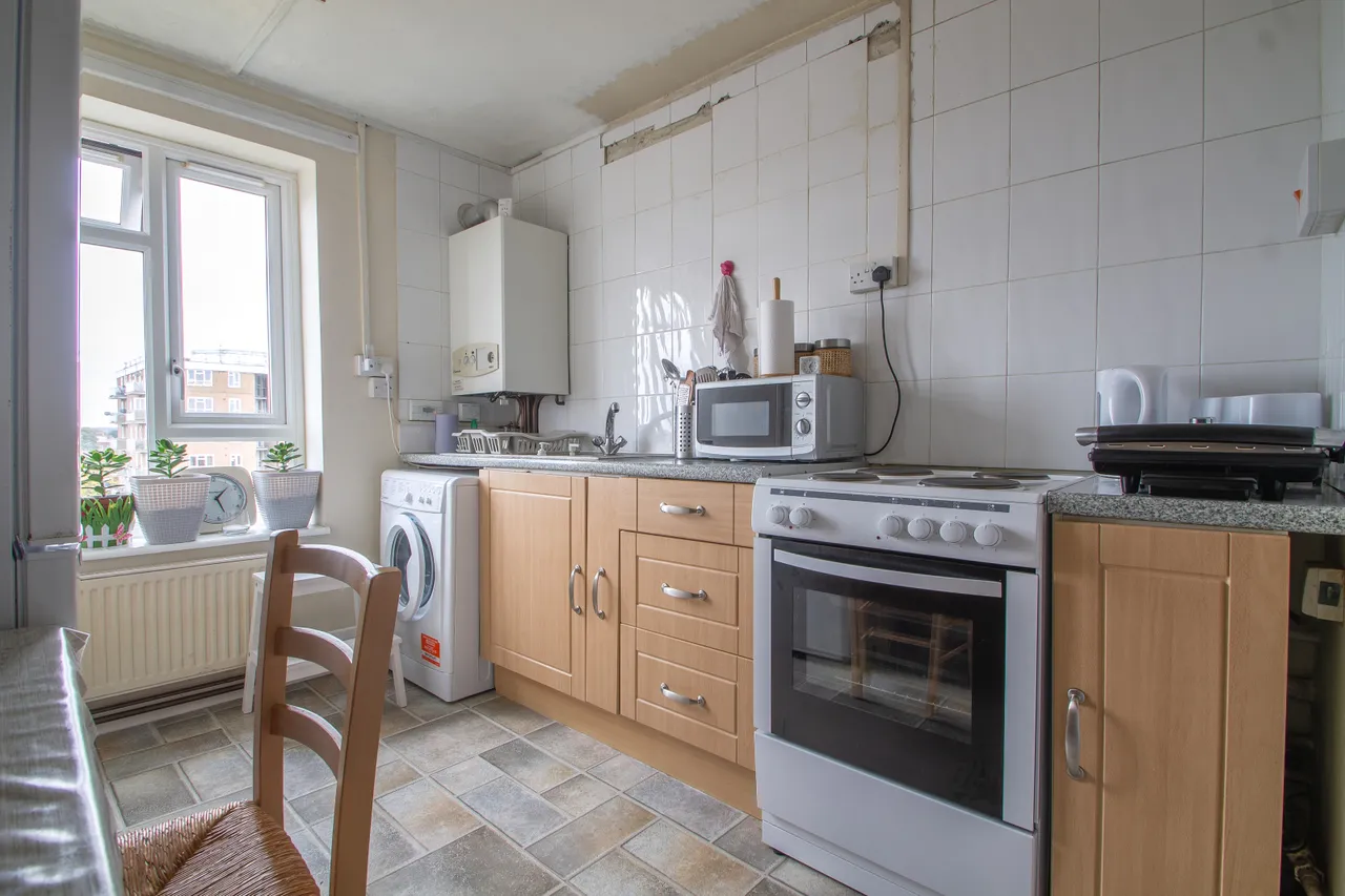 Strongbow Crescent, London, SE9, photo 4