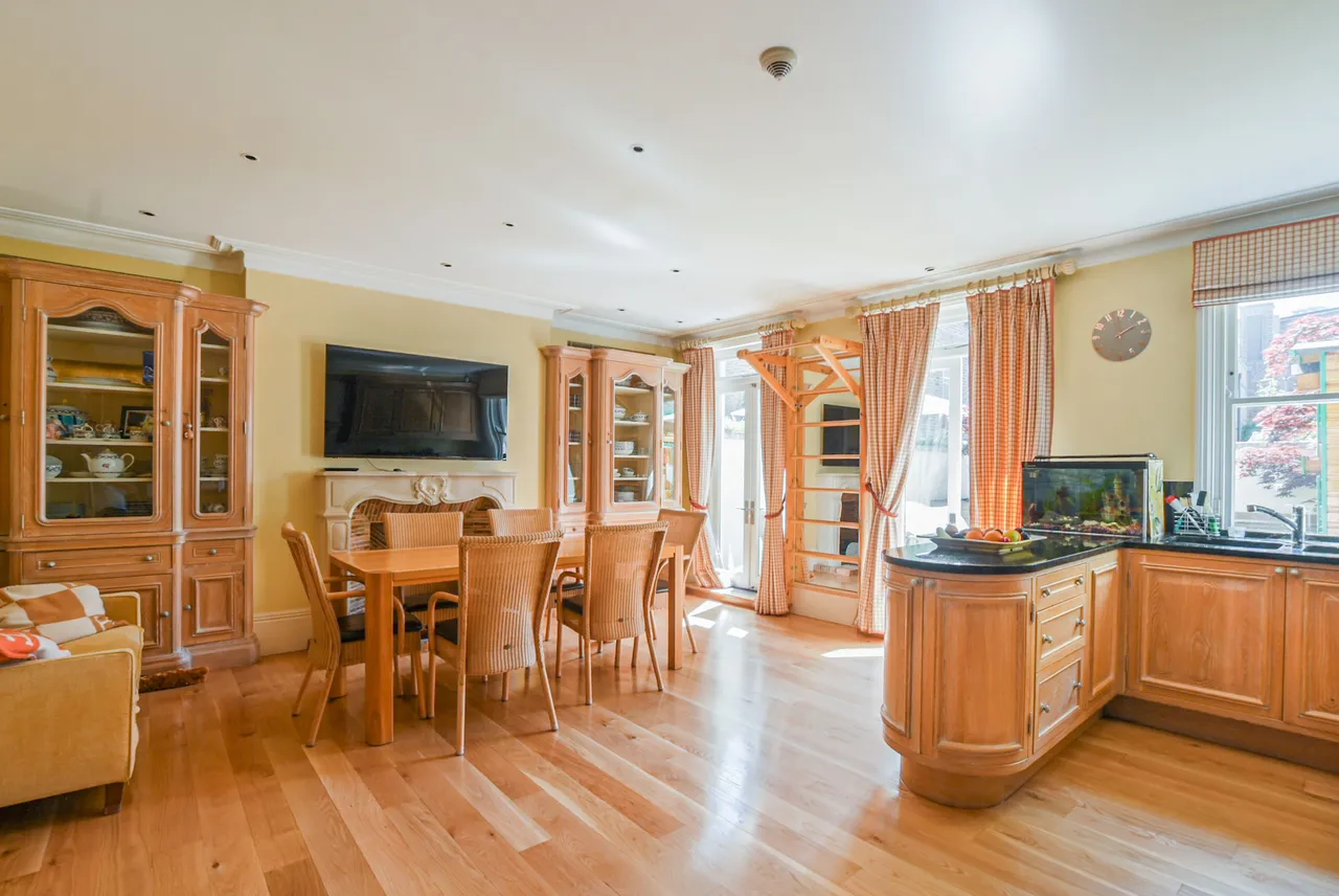 67 Bourne Street, London, photo 6
