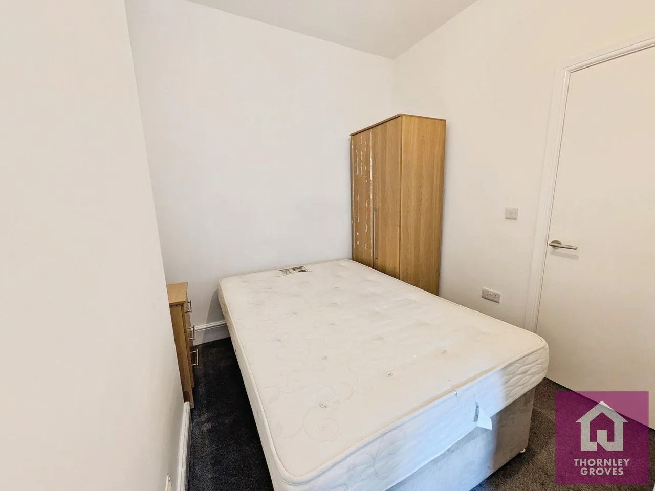 Canal Bank, Monton, M30, photo 10