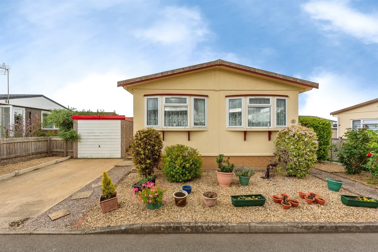 2 bed park home for sale — Allington Gardens, Allington, Grantham