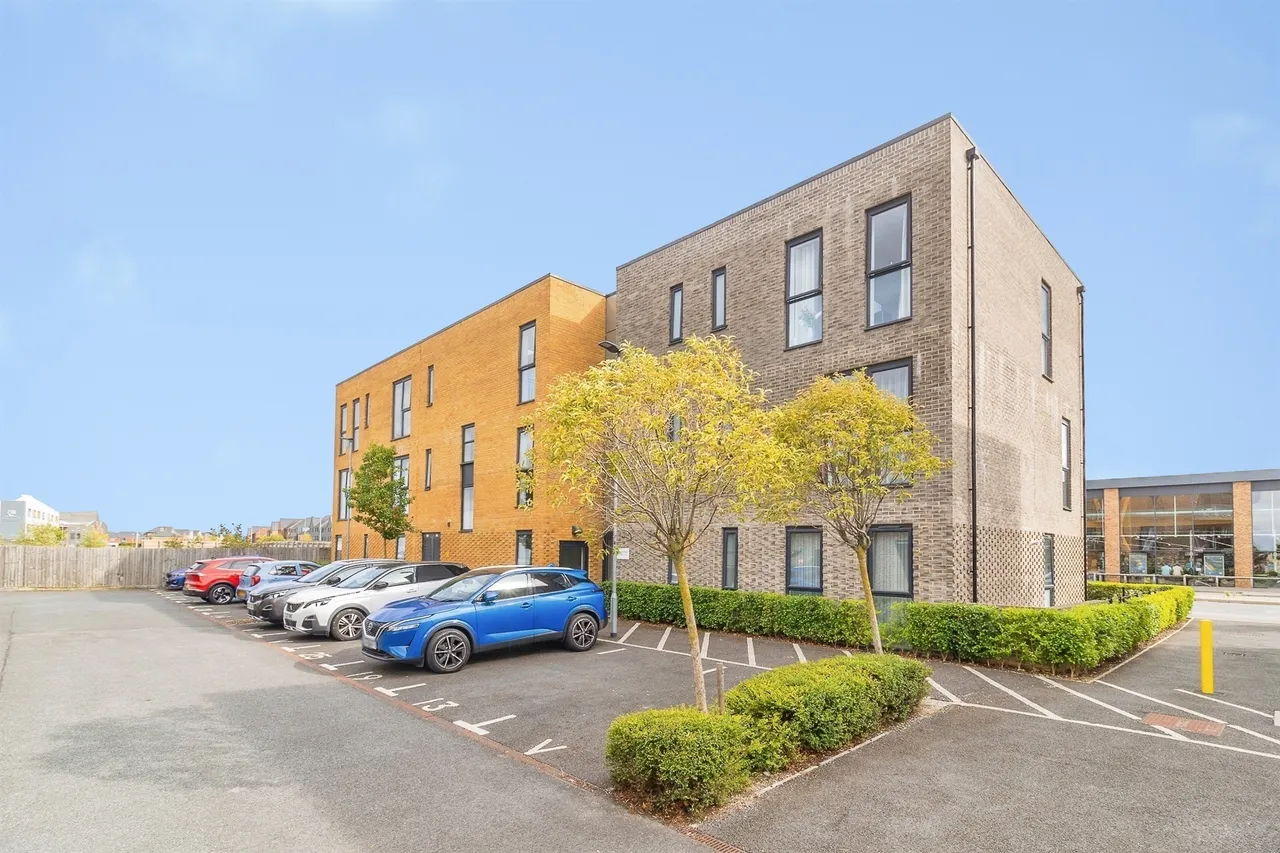 2 bed flat for sale — Fen Street, Brooklands, Milton Keynes