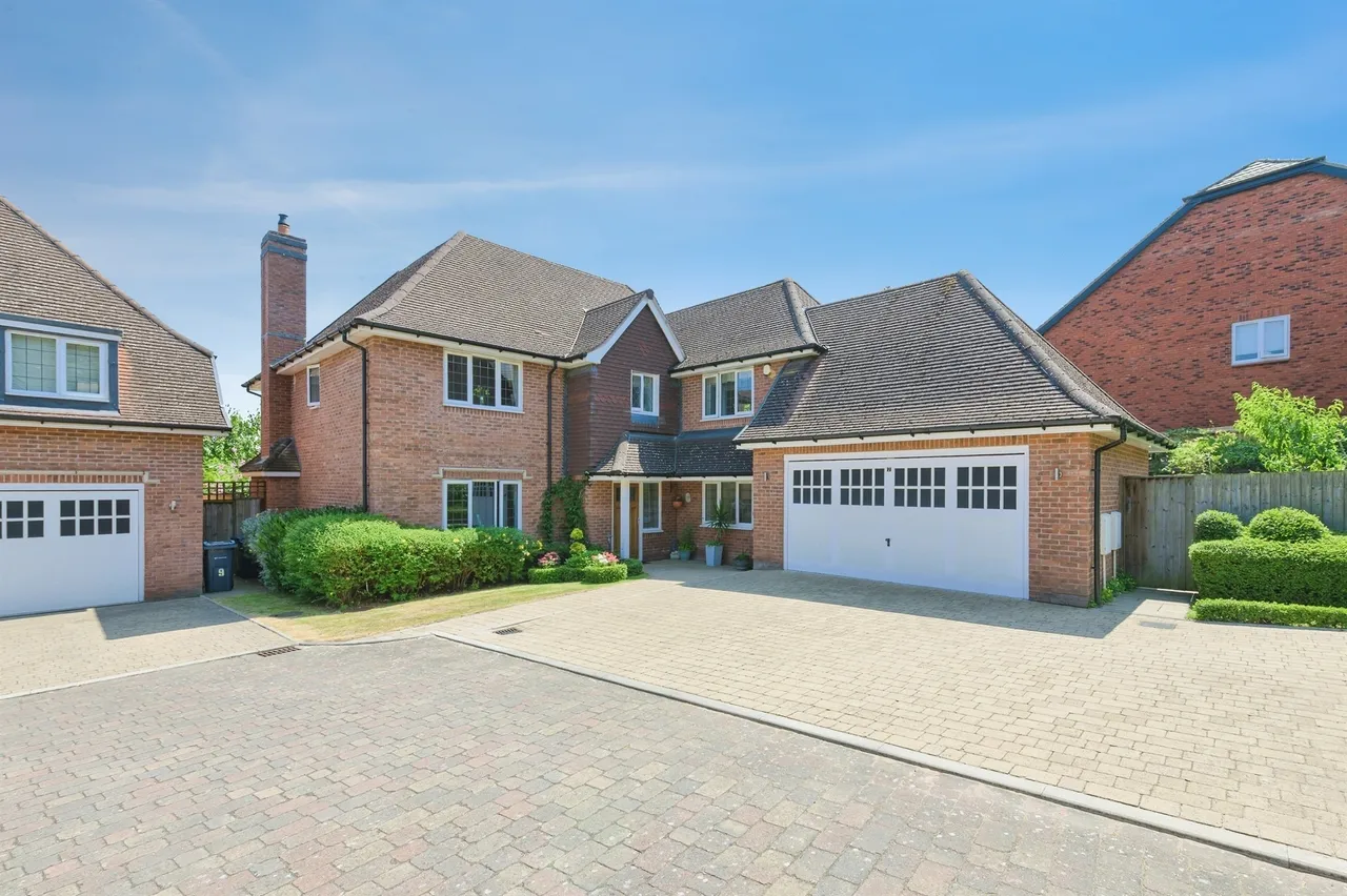 5 bed house for sale — Beech Hill Close, Sutton Coldfield