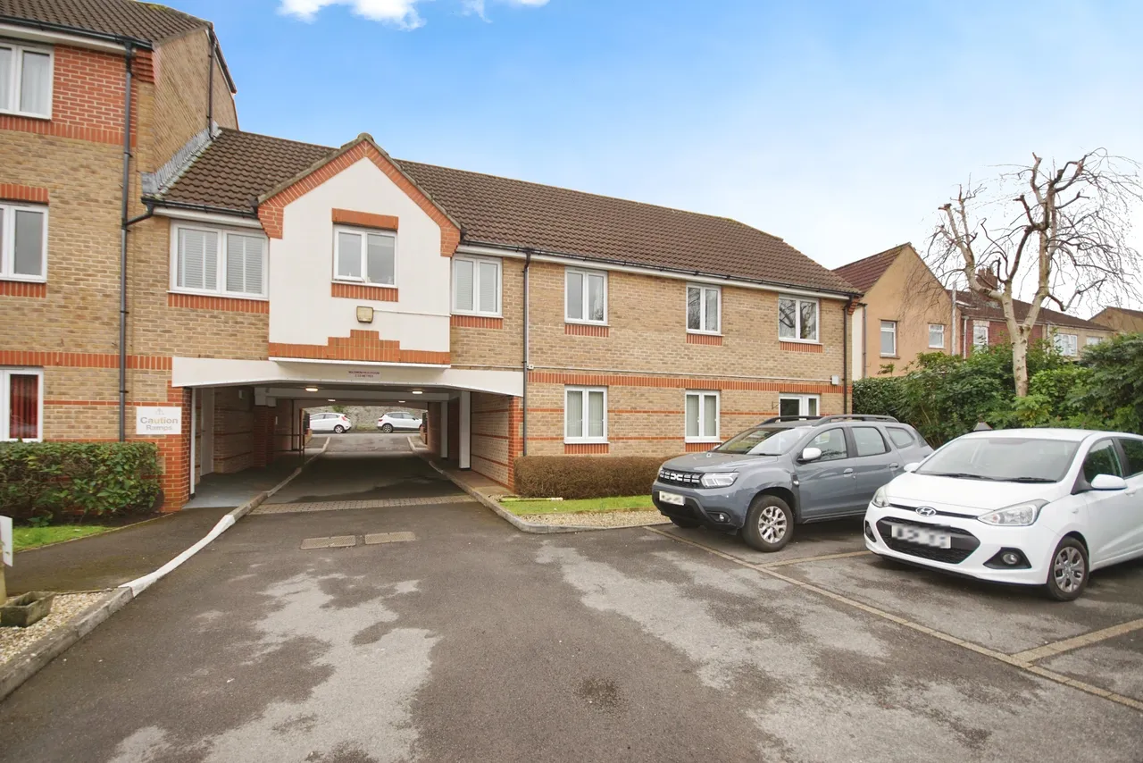 2 bed flat for sale — Albert Road, Staple Hill, Bristol, BS16