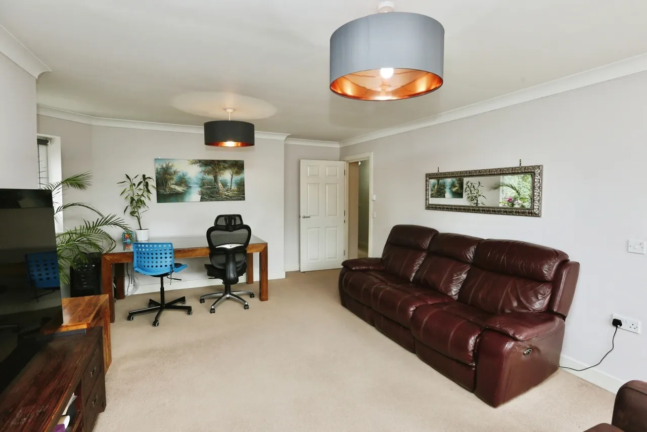Regents Park Road, Southampton, SO15, photo 9