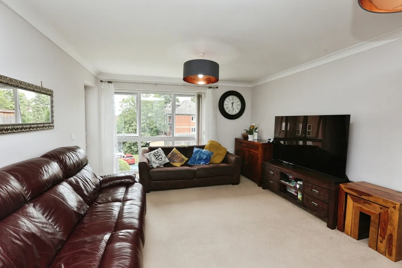 Regents Park Road, Southampton, SO15, photo 3